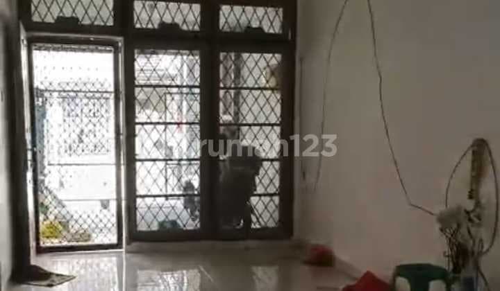 Sewa Rumah Murah Siap Huni 2½ Lantai 6x15 Hadap Selatan di Sunter, Jakarta Utara