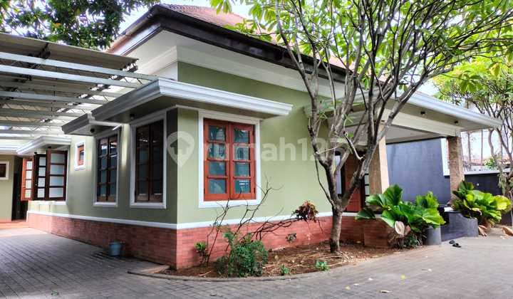 For Sale, House in Menteng with a Swimming Pool Across from Mbak Tutut's House