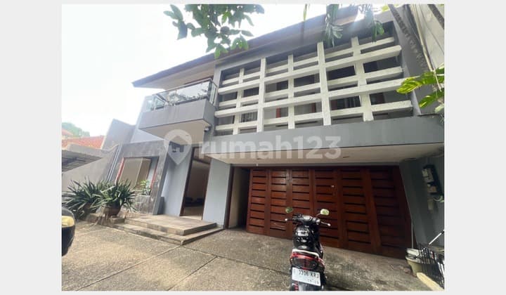 Disewakan Rumah Mewah di Menteng Jakarta Pusat Lokasi Strategis