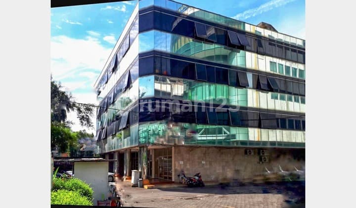 Dijual Gedung di Menteng Kawasan Komersil dan Strategis