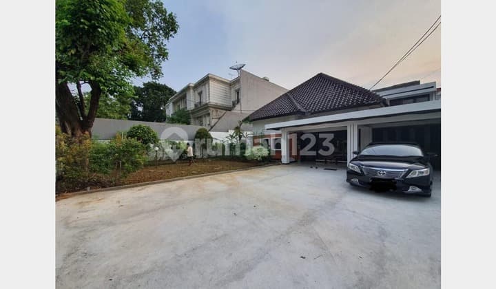 Disewakan Rumah Mewah Lokasi Strategis di Menteng Jakarta Pusat