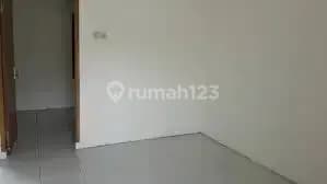 Rumah Hitung Tanah, Jalan Sumatra, Lt 870m2, Strategis di Pusat Kota