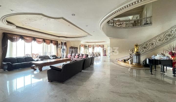 Luxury family mansion, we specialize in golf view mansions, contact us.