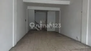 Sewa Ruko Gwalk 2 Unit Jejer, 2,5 Lantai, Lokasi Pusat Kuliner. Sewa Ruko Gwalk 2 Unit Jejer, 2,5 Lantai, Lokasi Pusat Kuliner.