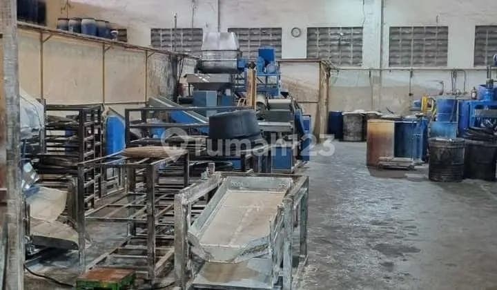 Gudang/Pabrik Raya Kedamean, Lt 3000m2, Strategis dekat Pintu TOL