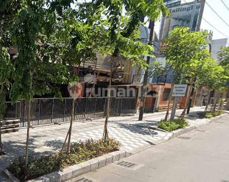 Bangunan Komersil LT 758 M2, Raya Mayjend Sungkono, Siap Usaha.