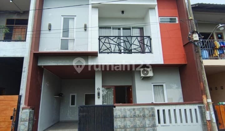 Rumah 2 Lantai Full Furnished Dekat Bandara Adi Soemarmo