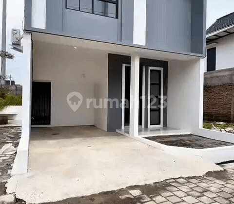 Hunian American Style dengan Private Pool