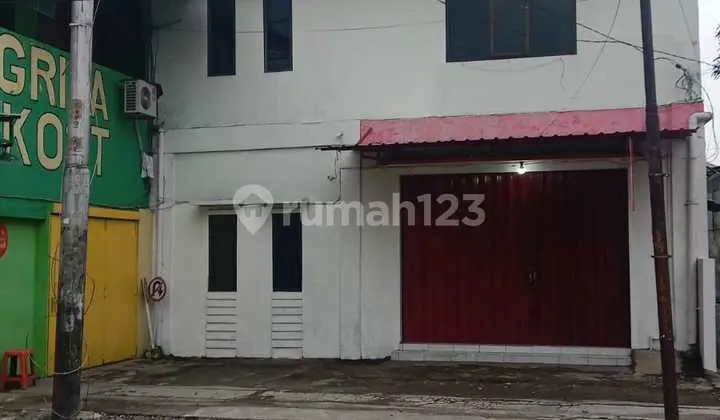 Strategic Shophouse for Rent, 2-Story Building, Banjarsari