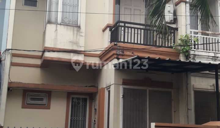 Nice House in Taman Semanan Indah Housing, Cengkareng, West Jakarta City, Furnished