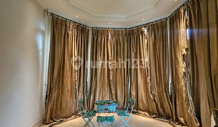 Rumah Mewah di Taman Kedoya Baru, Kebon Jeruk