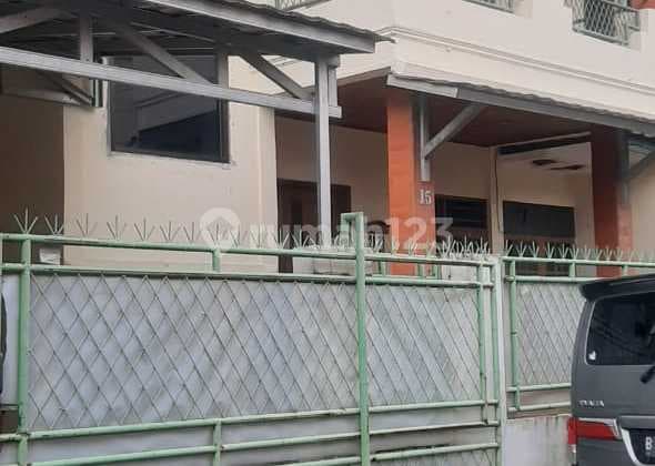 Rumah siap huni dalam kompleks tenang di Ciputat Timur