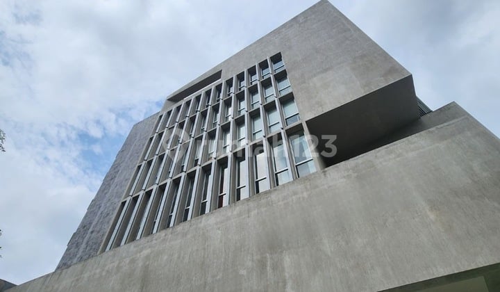 Rent/Lease: Business/Entertainment Space with Rooftop Area in Guntur, Setiabudi.