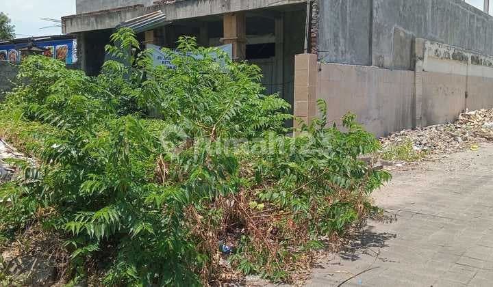 Tanah Strategis dengan Bangunan yang Cocok untuk Usaha - Tuban, Badung