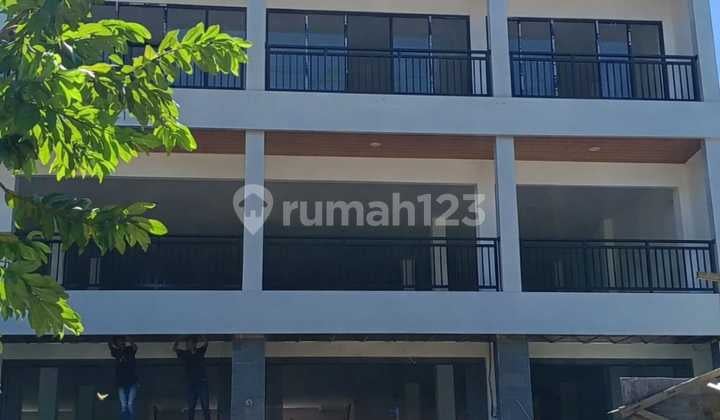 Ruko 3 Lantai Lokasi Strategis di Pinggir Jalan Raya Utama - Kuta, Badung