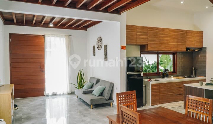 Rumah 2 Lantai di Lokasi Strategis - Canggu, Badung