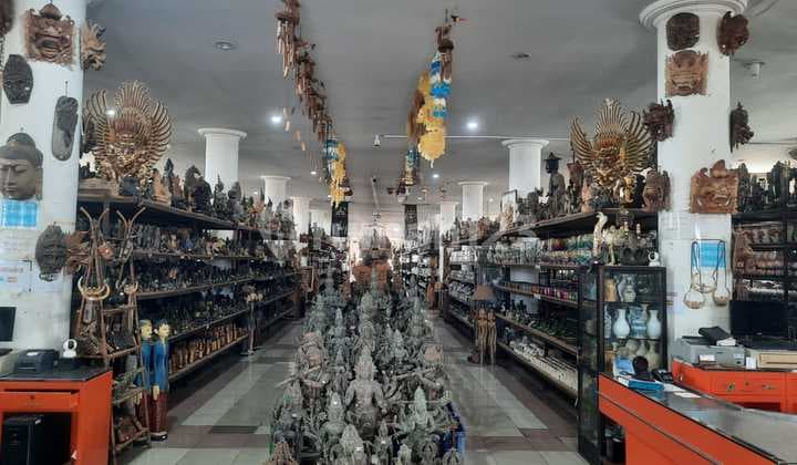 Gedung Besar 4 Lantai di Akses Utama Jalan Raya - Kerobokan, Badung