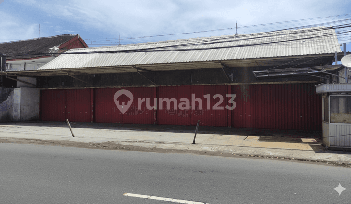 Ruko Komersial Luas di Lokasi Strategis Jalan Utama - Kuta, Badung