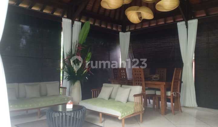 Villa Nyaman 2 Lantai dan Siap Huni di Lokasi Strategis - Kerobokan, Badung