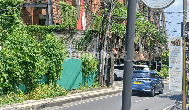 Land by the Roadside Location Badung
