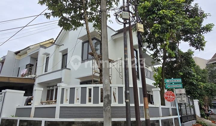 Rumah Mewah Baru Renovasi Posisi Hook di BSD Nusaloka, Tangerang