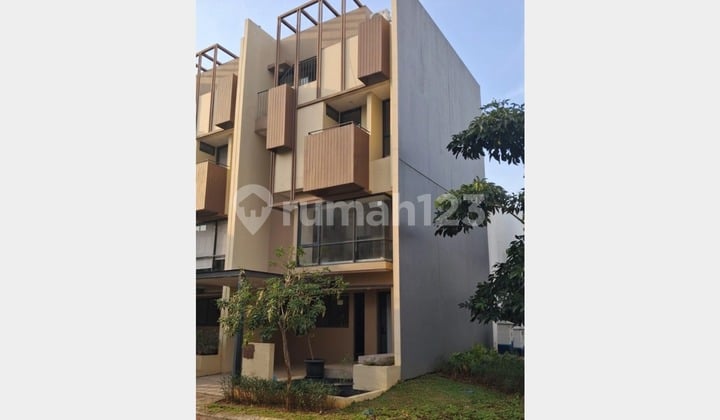 Disewakan Rumah 3 Lantai Full Furnishe di Tabebuya Bsd, Tangerang Selatan