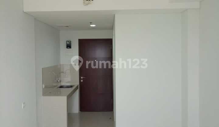 Semi-Furnished Springwood Apartment on Jalan Raya Serpong