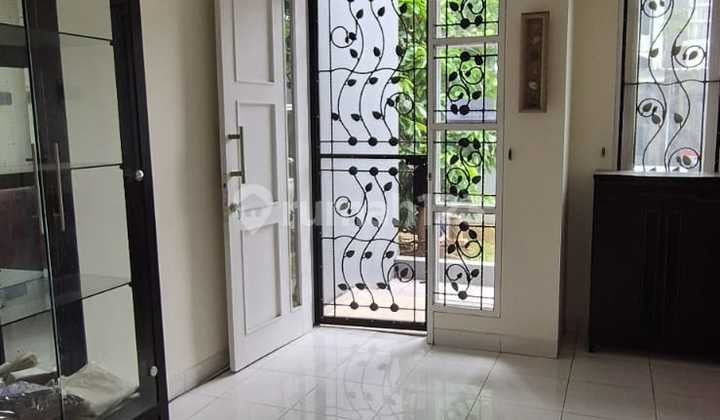 Sewa Rumah Cantik 2 Lantai Siap Huni Dalam Cluster Fluorite di Gading Serpong, Tangerang