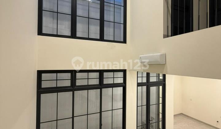 Sewa Rumah Cantik 2 Lantai Siap Huni di Cluster Louise Summarecon Gading Serpong, Tangerang