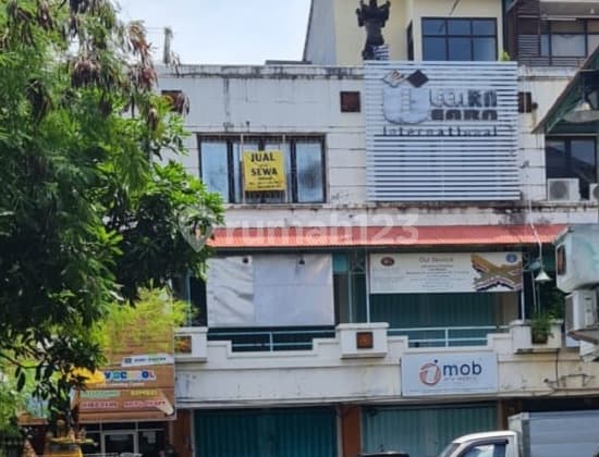 Disewakan. Ruko. 3.5 Lantai Denpasar Bali