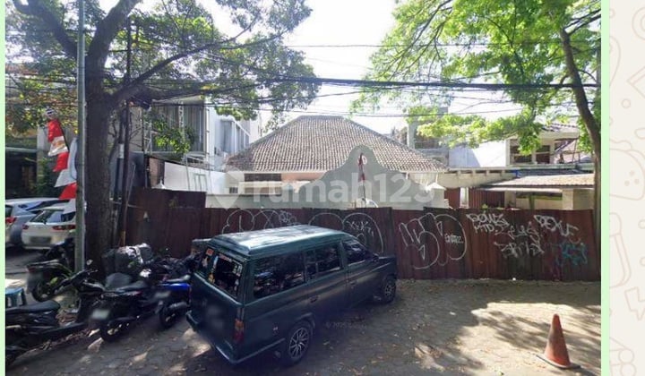 Jual Rumah Hitung Tanah . Cocok Buat Usaha Resto .