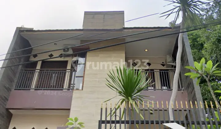 Dijual Murah . Rumah 2 Lt. Jl Setra Murni Atas . Ada Kolam Renang .udara Sejuk