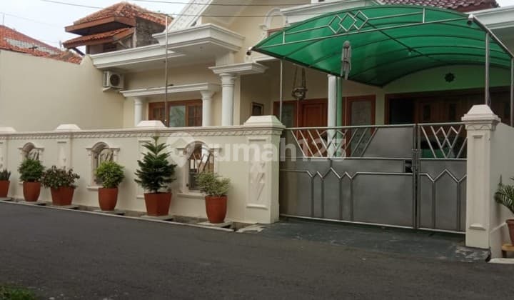 Rumah Dalam Komplek Nyaman Posisi Hoek Lokasi Strategis di Kalibata