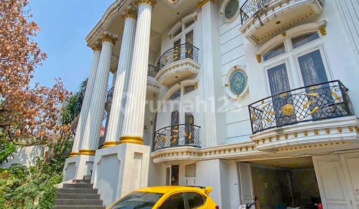 Luxury House In The City Center Easy Access In Kramat Central Jakarta