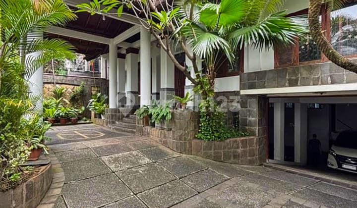 RUMAH KEBAYORAN BARU AREA UTAMA DEKAT SENOPATI & SCBD