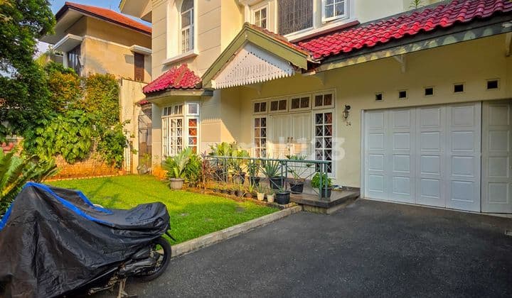 Rumah Senopati Kebayoran Baru Row Jalan Lebar dan Mewah