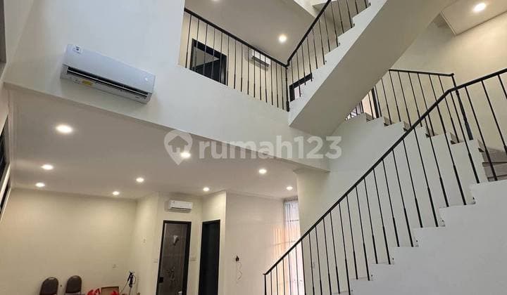 Booking Sekarang! Hunian 3 Lantai Selangkah ke Universitas di Gs