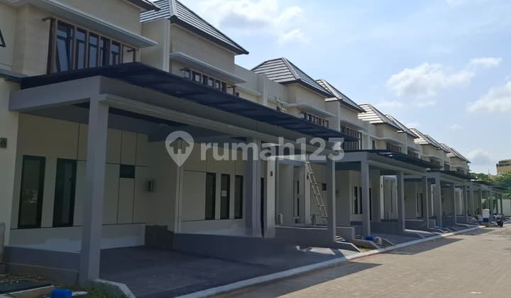 Rumah Second Serasa Baru! 3 Lantai Dijantung Kota Tangerang!