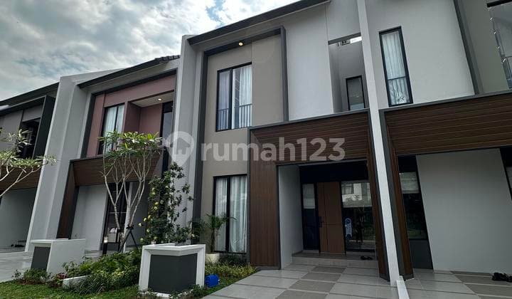 Turun Harga! Rumah 2 Lantai Selangkah ke Mall Alam Sutera Lebar 6