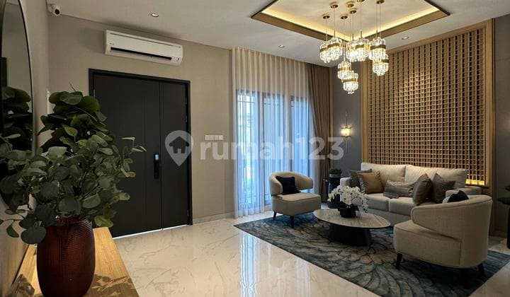 Rumah Mewah 8X19, Dekat Summarecon Mall Serpong dan Umn