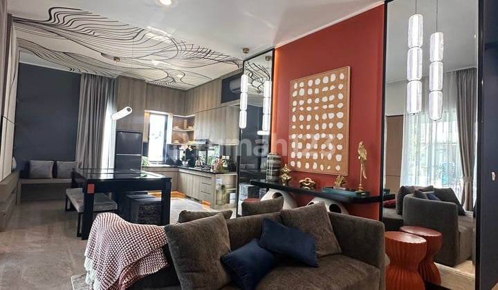 Rumah Luas dengan 4+1 Kamar Tidur Strategis Harga Hanya 3 M-An!