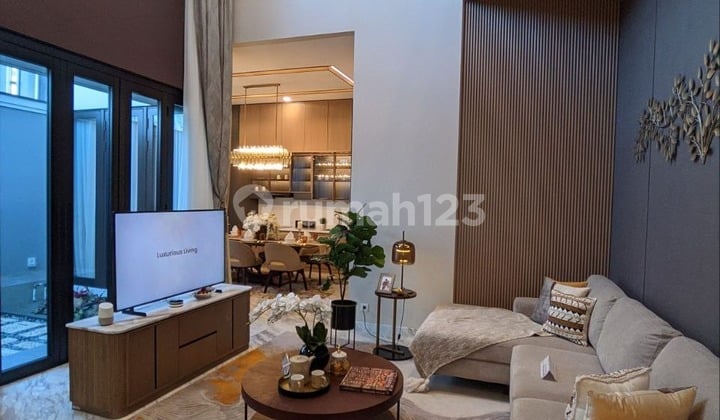 Rumah Mewah Lebar 9, 2 Lantai Dipusat Gading Serpong!