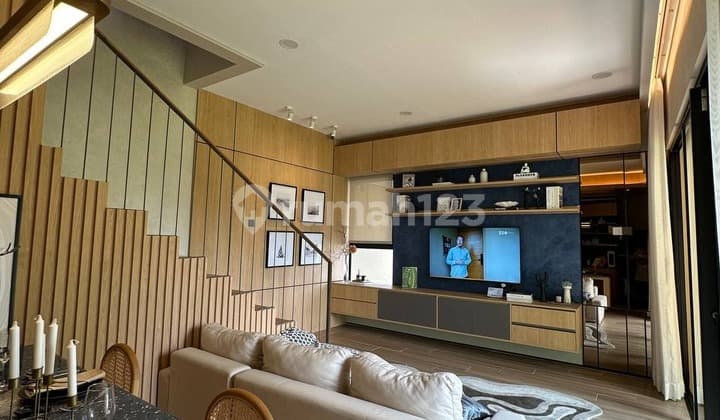 Hunian Nyaman Favorit Hadap Barat - 3 Lantai Hanya 2 M-An!