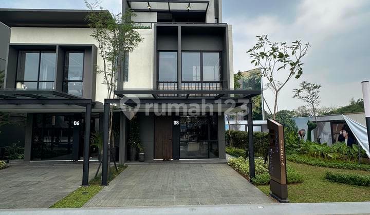 Rumah Compact Fungsional 3 Lantai dengan 4 Kamar Tidur!