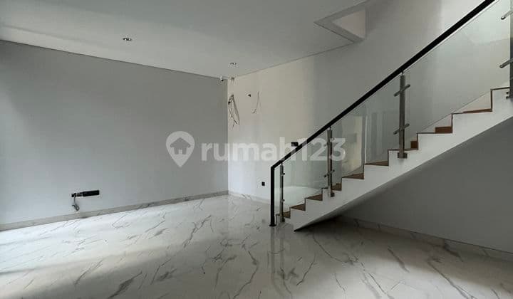 TURUN HARGA! Pesan Sekarang Rumah 3 Lantai Nempel Jakarta