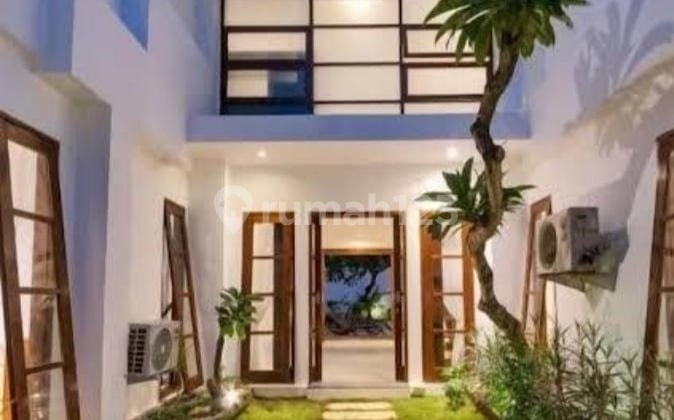 Luxury Villa with a Serene and Lush Garden Environment in Seminyak