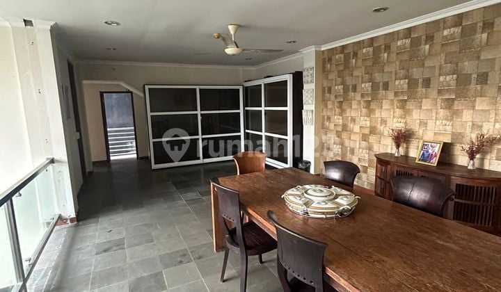 Rumah Villa Denga Home Theater di Seminyak Bali