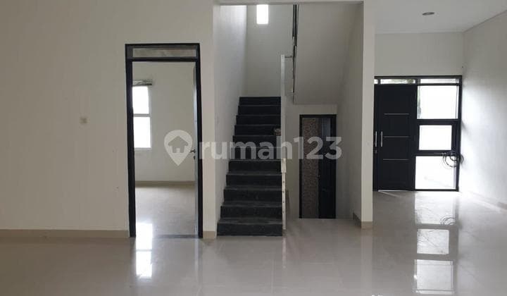 Rumah Cantik 2 Lantai di Pondok Hijau, Antapani, Bandung