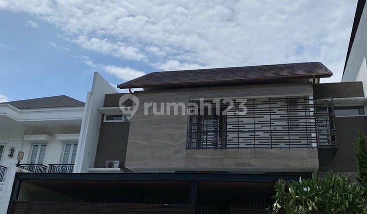 Luxury Rental House with Swimming Pool in Setra Duta, Bandung