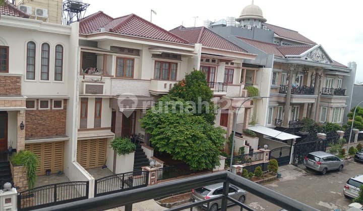 Luxury Ready-to-Occupy Flood-Free House in Green Garden West Jakarta